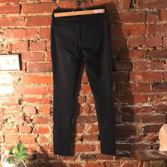 Hue Black Leggings With Back Pockets